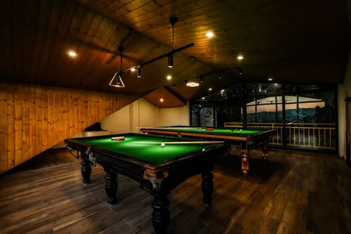 Hillshades Retreat | 6-BHK Villa With Sit-out Area, Private Pool, Restro, Game Zone, Panoramic Hill Views & a Lift – 6 bedroom villa in Kasauli, Himachal Pradesh