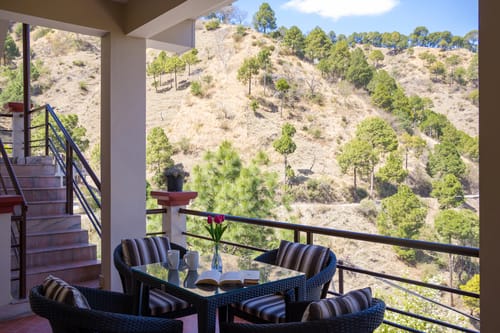 Sukhmani Cottage | 5-BHK Hilltop Hideaway With Garden, Terrace & Scenic Views – 5 bedroom villa in Kasauli, Himachal Pradesh