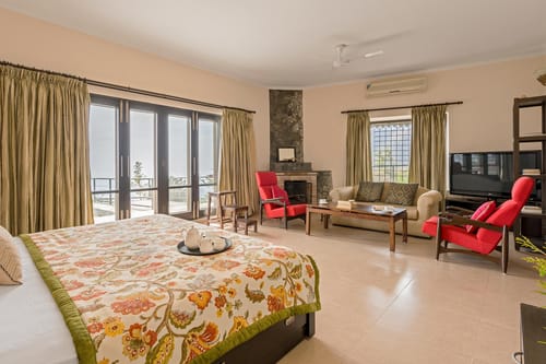 Horizon W/ Outdoor Pool – 4 bedroom villa in Kasauli, Himachal Pradesh