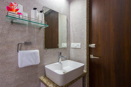 Kasturi Villa | 6-BHK Pet-Friendly Villa Near Sajjangarh Palace With Plunge Pool & Terrace – 6 bedroom villa in Udaipur, Rajasthan