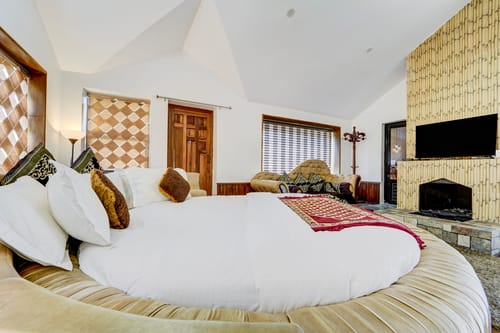 Heaven Hill View | Elegant 2-BHK Hill Retreat With Garden & Balcony – 2 bedroom villa in Ooty, Tamil Nadu