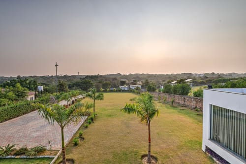 Amaltas | 4 BHK Countryside Hideaway With Pvt Pool, Lush Garden & 360 Aravalli Views