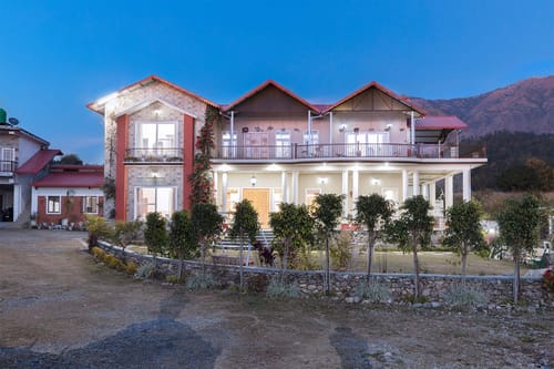 Room 4 @ The Silver Oaks Cottage – 1 bedroom villa in Dehradun, Uttarakhand
