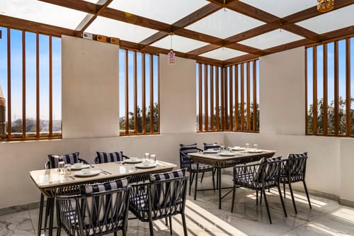 Anandam In The Himalayas Violet | Triple Sharing Suite With Restaurant, Lift & Lounge | Near Triveni Ghat – 2 bedroom villa in Rishikesh, Uttarakhand