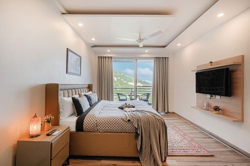 Pinnacle | Hilltop 3-BHK Apartment with Picturesque Balcony & Scenic Views  – 3 bedroom villa in Kasauli, Himachal Pradesh