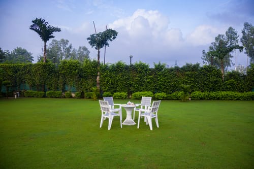 Krishna Manor | 3-BHK Farmhouse With Private Pool & Lush Garden | Near Noida Expressway – 3 bedroom villa in Delhi Ncr, Delhi