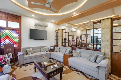 Abhimanyu Mansion Sapphire | 4-BHK Heritage Haveli With Outdoor Dining Area & Garden in City Centre – 4 bedroom villa in Udaipur, Rajasthan