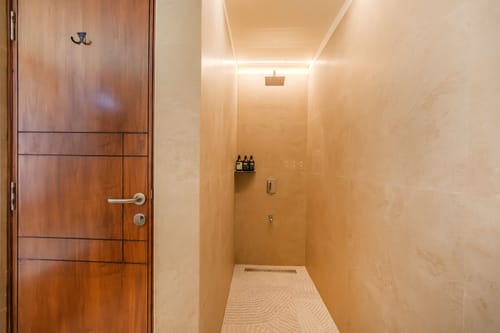 Himalayan Escape Calmara Cottage | 1 Hillside with Bathtub, Kitchenette, Shared Garden, Terrace & Views