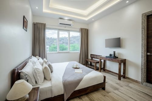Kasturi Villa | 4-BHK Pet-Friendly Villa With Views of Sajjangarh Palace – 4 bedroom villa in Udaipur, Rajasthan