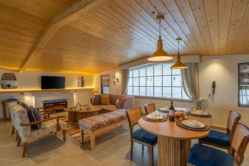 Chapter 5 @ The Ever House W/ Open Air Jacuzzi – 2 bedroom villa in Kasauli, Himachal Pradesh