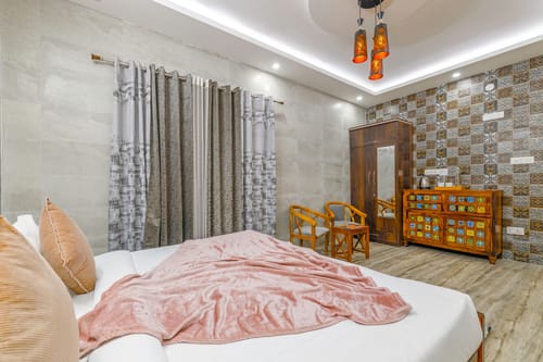 Vyasa Resorts | 2-BHK Duplex Cottage With Lounge Area, Balcony & Picturesque Hill Views| 5 mins From Mussorie Lake – 2 bedroom villa in Mussoorie, Uttarakhand