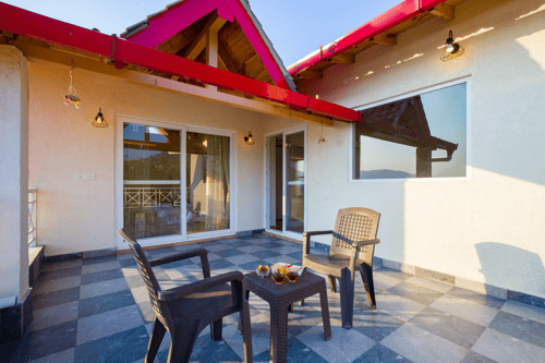 Clouds Nest | 4-BHK Pet-friendly Retreat With Terrace & Hill Views by Naukuchiatal – 4 bedroom villa in Nainital, Uttarakhand