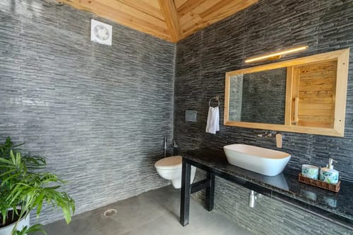 Top Tibba-Hilltop Stone Chalet 2 – 1 bedroom villa in Mussoorie, Uttarakhand