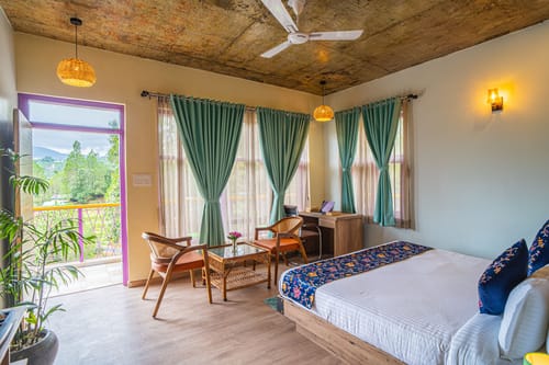 Adrushya | Cosy 1-Room Stay with Hill Views, Karaoke Lounge & Restaurant – 1 bedroom villa in Mukteshwar, Uttarakhand