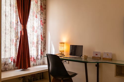 The Jazminn Earthroom | 3-BHK Pet-friendly Apartment with Shared Sit Out Area | Near Bengaluru Palace – 3 bedroom villa in Bengaluru, Karnataka