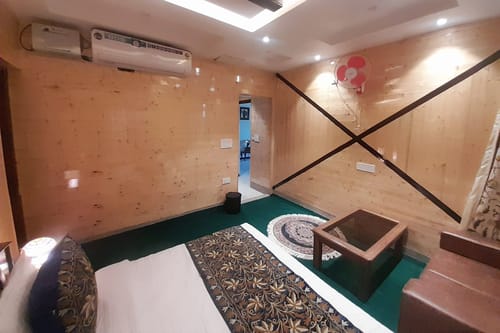 Walnut @ Gauhar w/ Indoor Jacuzzi – 4 bedroom villa in Srinagar, Jammu And kashmir