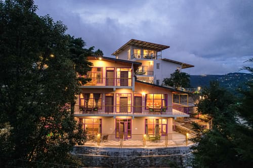 Adrushya | Cosy 1-Room Stay with Hill Views, Karaoke Lounge & Restaurant – 1 bedroom villa in Mukteshwar, Uttarakhand