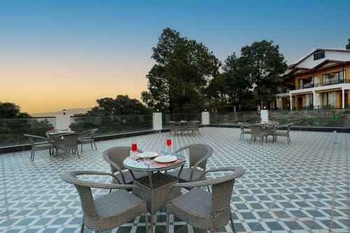 Pine View Resort | Pet-friendly Hilltop 1-Suite With Garden-Facing Balcony, Rooftop lounge, Restro & Game Zone – 1 bedroom villa in Kasauli, Himachal Pradesh