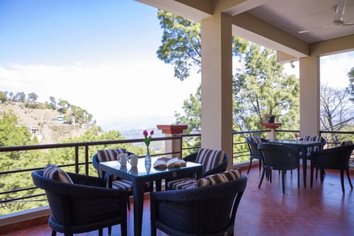Sukhmani Cottage | 5-BHK Hilltop Hideaway With Garden, Terrace & Scenic Views – 5 bedroom villa in Kasauli, Himachal Pradesh