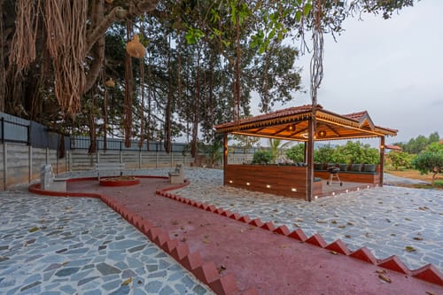 Courtyard Banyan | Rustic 2-BHK Pet-friendly Villa with Pool, Gazebo Amid Banyan Trees | Near Nandi Hills – 2 bedroom villa in Bengaluru, Karnataka