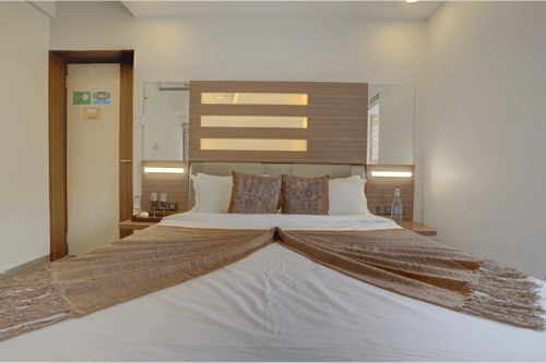 Adarsh Villa 1 | Elegant Pet-friendly 3-BHK Villa With Private Pool & Balcony – 3 bedroom villa in Lonavala, Maharashtra