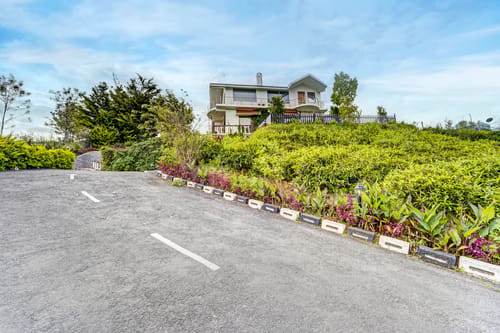 Heaven Hill View | Elegant 2-BHK Hill Retreat With Garden & Balcony – 2 bedroom villa in Ooty, Tamil Nadu