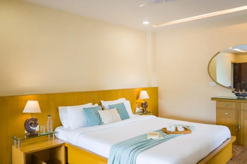 Lakeview Manor | Charming 5-BHK Lakeside Retreat With Garden & Balconies – 5 bedroom villa in Nainital, Uttarakhand