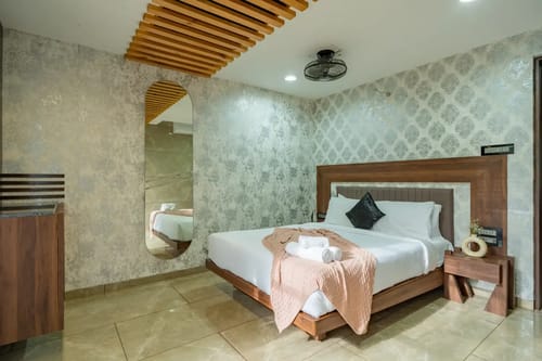 Imperial Estate | Private Pool & Scenic Garden near Lonavala’s Iconic Spots