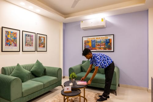 Liv Regalia Serviced Apartments | 1-BHK Suite with Restaurant, Lift, Gym & Conference Room | 1 km from Millennium City Centre – 1 bedroom villa in Delhi NCR, Delhi