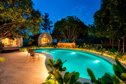 Tanira Farms Moonrise | Contemporary Pet- friendly Igloo Cottage with Pool, Bar and Garden – 1 bedroom villa in Bengaluru, Karnataka