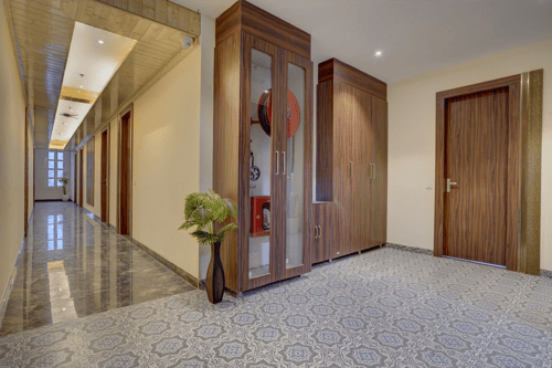 Serene Woods Hotel | 1-Room Retreat With Balcony, Lift & Restaurant Amid Nature  – 1 bedroom villa in Kasauli, Himachal Pradesh