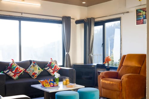 Evara | Serene Pet-friendly 4-BHK Hill Retreat With Balcony, Fireplace & Scenic Views – 4 bedroom villa in Mussoorie, Uttarakhand