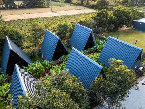 Inara Retreat | Pet-Friendly 1- Cottage with a Mezzanine Loft, Shared Pool, and Garden – 1 bedroom villa in Bengaluru, Karnataka