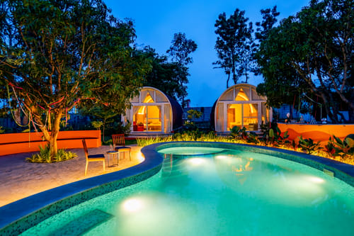 Tanira Farms Moonrise | Contemporary Pet- friendly Igloo Cottage with Pool, Bar and Garden – 1 bedroom villa in Bengaluru, Karnataka
