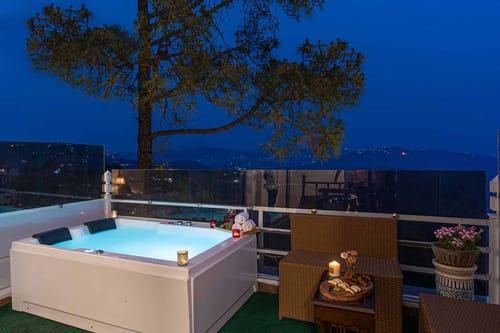 Bellevue w/ Outdoor Jacuzzi – 3 bedroom villa in Kasauli, Himachal Pradesh
