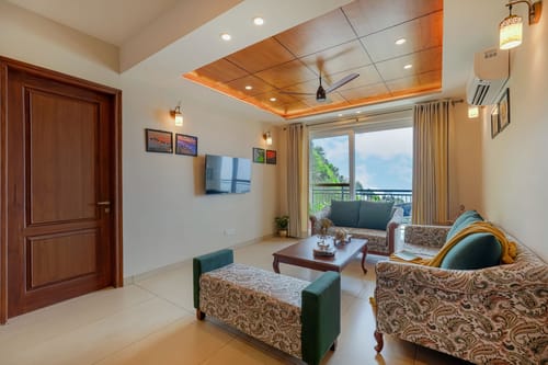 Konifer Wild Fern | Hilltop 2-BHK Retreat with Scenic Views, Shared Garden & Outdoor Seating Space – 2 bedroom villa in Kasauli, Himachal Pradesh