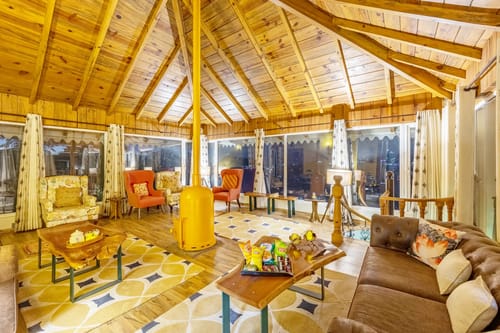 Mystwood | 3-BHK Pet-friendly Retreat With Garden, Gaming Zone & Lounge Area – 3 bedroom villa in Nainital, Uttarakhand