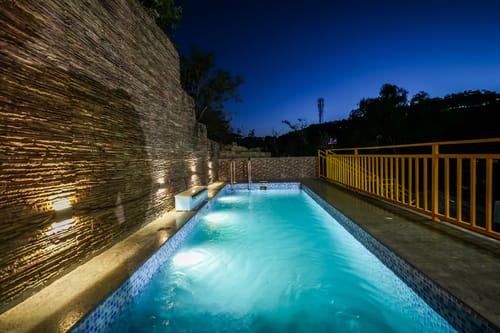 Hillshades Retreat | 6-BHK Villa With Sit-out Area, Private Pool, Restro, Game Zone, Panoramic Hill Views & a Lift – 6 bedroom villa in Kasauli, Himachal Pradesh