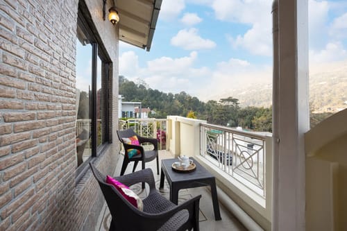 Cozy Nest | 2-BHK | Garden | Balcony | Swing | Bathtub | Bonfire Area  – 2 bedroom villa in Nainital, Uttarakhand