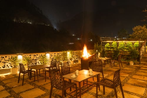 Lakefront Escape | Charming 2-room Suite with Sit-out area, Lake Views & Outdoor deck – 2 bedroom villa in Nainital, Uttarakhand