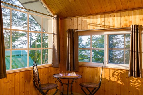 Hill Top Farmstead | Heritage 3-BHK English-Style Villa With Balcony, Gazebo & Stunning Hill Views – 3 bedroom villa in Shimla, Himachal Pradesh