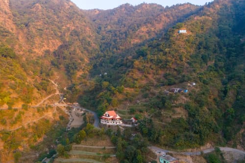 Madhuram Villa | Pet-Friendly 5-BHK Hillside Retreat With Garden & Balcony – 5 bedroom villa in Dehradun, Uttarakhand