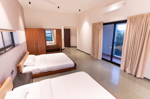 JD Beach Vacay | 4-BHK Oceanfront Beach Villa with Spacious Lawn, Ambient-Lit Bar & Private Beach Access – 4 bedroom villa in Chennai, Tamil Nadu