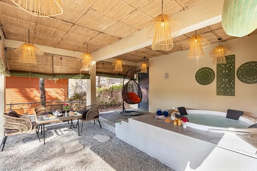 Sirmour Baag Merlot | Hillside Pet-friendly Cottage With Jacuzzi, Balcony & Restaurant