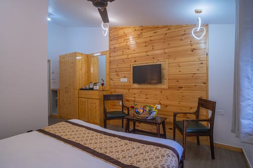 The Urban Escape Solace | 1 Deluxe Room With Hill Views – 1 bedroom villa in Bhimtal, Uttarakhand