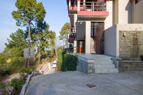 Sukhmani Cottage | 5-BHK Hilltop Hideaway With Garden, Terrace & Scenic Views – 5 bedroom villa in Kasauli, Himachal Pradesh