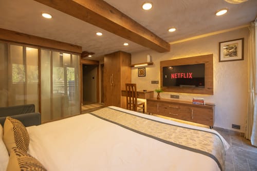 Lakefront Escape | Charming 2-room Suite with Sit-out area, Lake Views & Outdoor deck – 2 bedroom villa in Nainital, Uttarakhand
