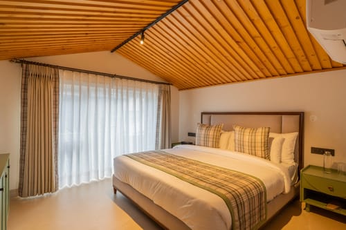 Royce Cottage | Luxe Hilltop 4-BHK Retreat With Indoor Bar, Terrace & Scenic Views