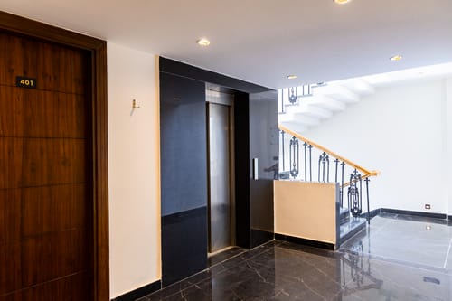 Anandam In The Himalayas Violet | Triple Sharing Suite With Restaurant, Lift & Lounge | Near Triveni Ghat – 2 bedroom villa in Rishikesh, Uttarakhand