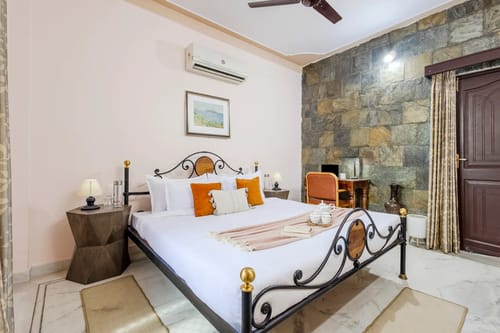Abhimanyu Mansion Topaz | 2-BHK Haveli | Garden + Sit-Out Area | Central Location – 2 bedroom villa in Udaipur, Rajasthan